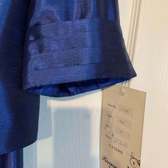 Dress - Picture 4 of 6